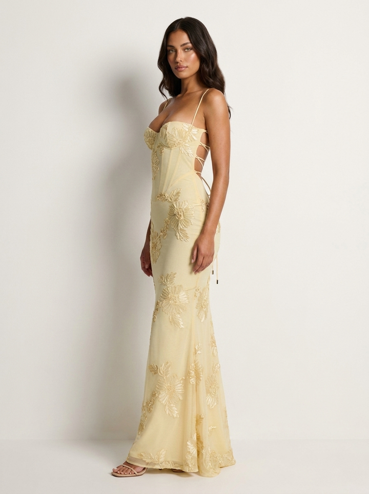 Luxe maxi jurk met bloemenkant en open rug - Luna