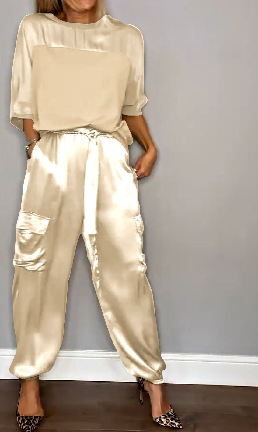 Satijnen dames set met cargobroek en loose top – Inge