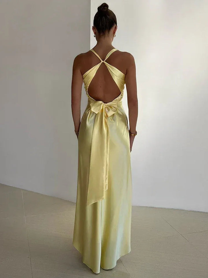 Satijnen halter maxi jurk met twistdetail – Isalyn