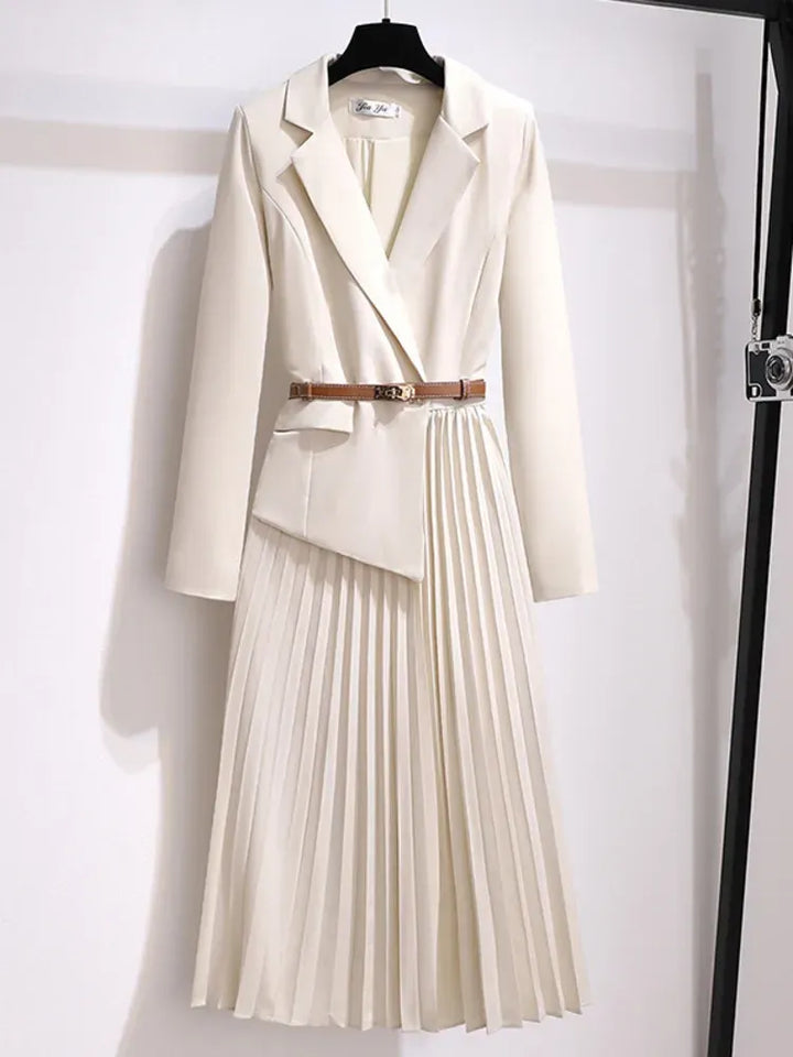 Stijlvolle midi jurk met geplisseerde rok en elegante blazerlook