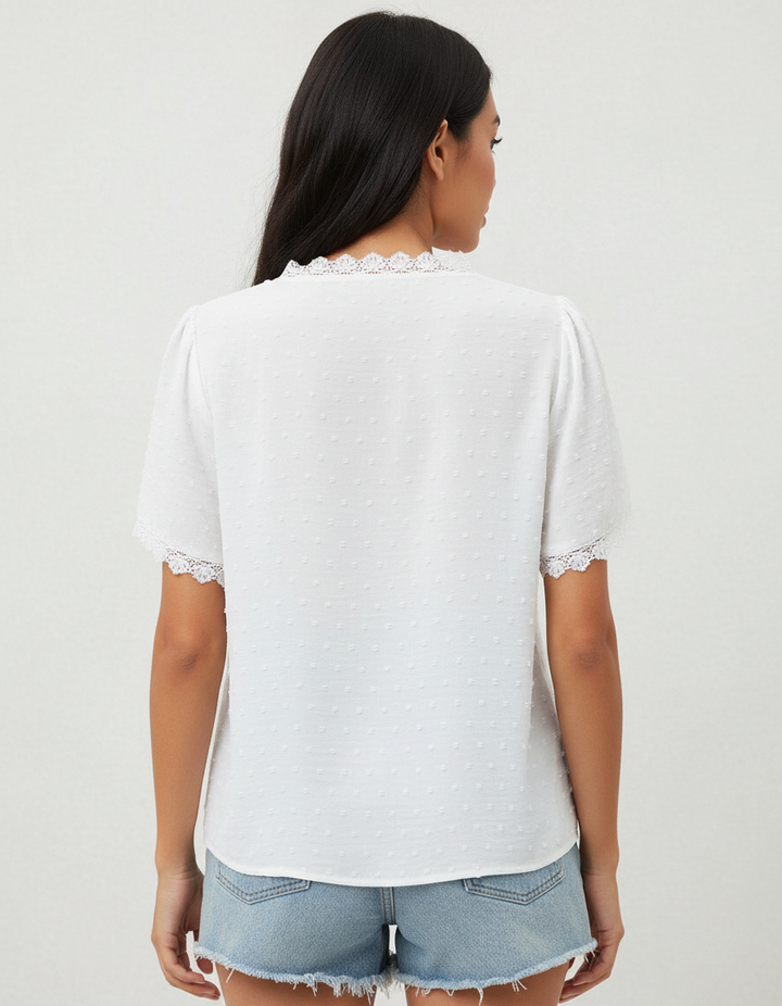 Witte dames blouse met kant en v-hals - Elin